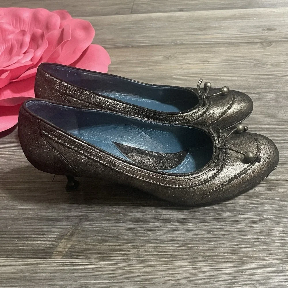 VIA‎ SPIGA Italy Womens Sz 9M Kitten Heel Pumps Gunmetal Distressed Leather Bow